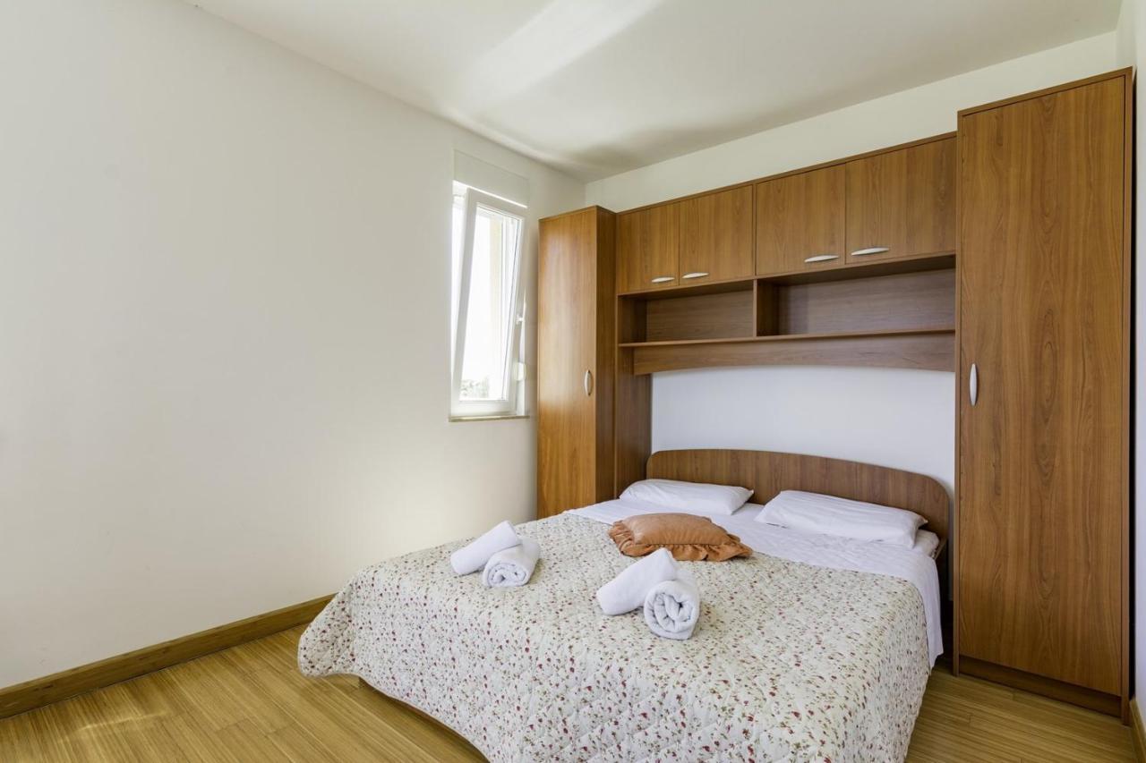 Apartments Monte Rosso Савудрія Екстер'єр фото