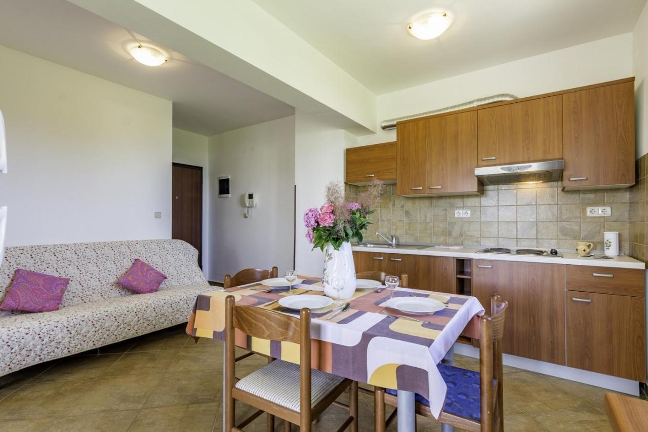 Apartments Monte Rosso Савудрія Екстер'єр фото